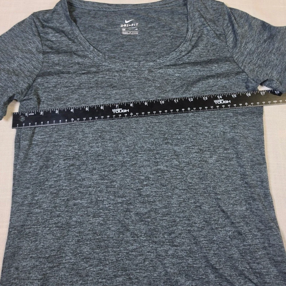 Nike Dri-FIT Womens Small Gray Heathered Scoop Neck Short Sleeve Training Tee